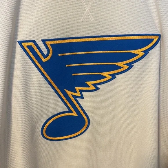 *SOLD* Men’s St. Louis Blues Winter Classic Hockey Jersey - Picture 2 of 14